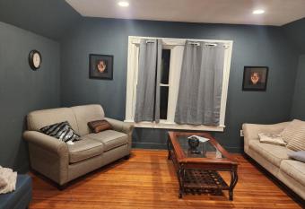 Fashionably cozy2 has Balcony rooms