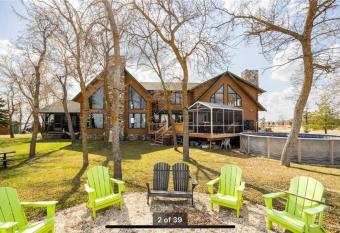 Private Lakefront Sanctuary has rooms with a private hot tub