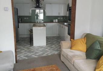 6 En-Suite Bedrooms; Garden; Driveway;Pet Friendly has Balcony rooms