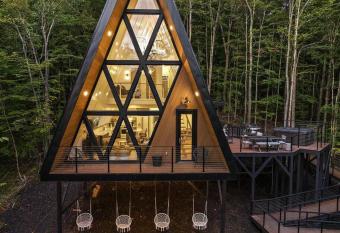 Sky-High A Frame Retreat Hottub & EV charging has rooms with a private hot tub