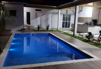 Linda Ed  cula com 2 Dormit  rios has Balcony rooms