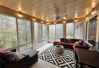 Spacious 4 Bedroom Forest Escape [Sunroom+Firepit] allows 18 year olds to book a room