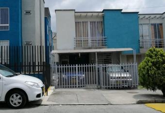 Casa Familiar has Balcony rooms