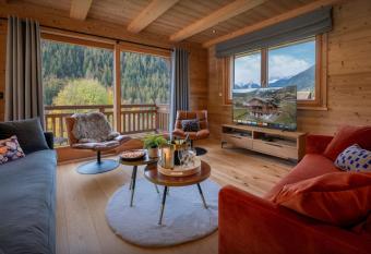 Chalet Q - OVO Network has Balcony rooms