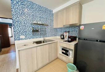 2 bedroom near central phuket C419 has Balcony rooms