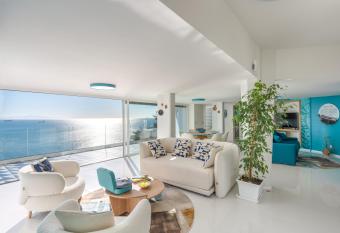 Laguna Blu - Resort Villa overlooking the sea on the Amalfi Coast has rooms with a private hot tub