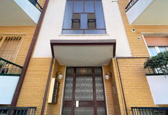 Flat Seriate has Balcony rooms