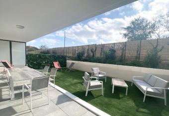 T3, jardin, proche plage    pied has Balcony rooms