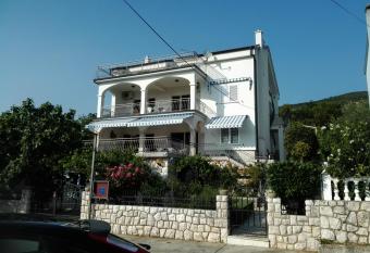 Apartments Desiree & Daniel has Balcony rooms