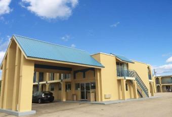 Americas Best Value Inn Schulenburg has Smoking rooms