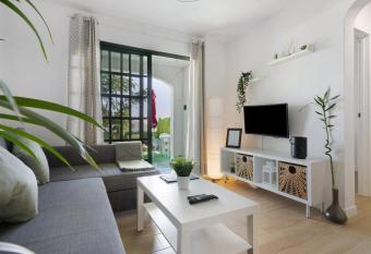 Vista A y D allows 18 year olds to book a room