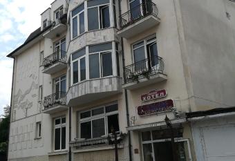 Family Hotel George has Balcony rooms