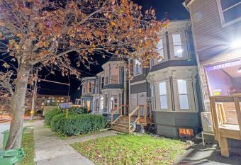 Stylish Downtown Apartment allows 18 year olds to book a room