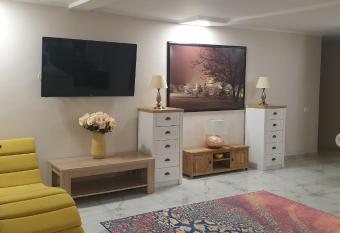 Imperial Room5 - ultracentral - minipiscina cu hidromasaj allows 18 year olds to book a room