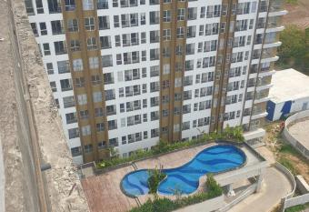 Kamar Apartemen TSM bandara sultan hasanuddin makassar has Balcony rooms