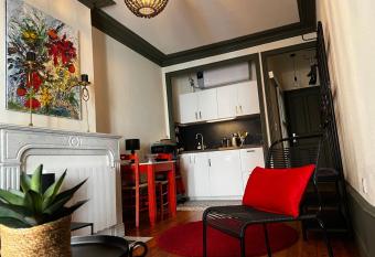 Chez Frida allows 18 year olds to book a room