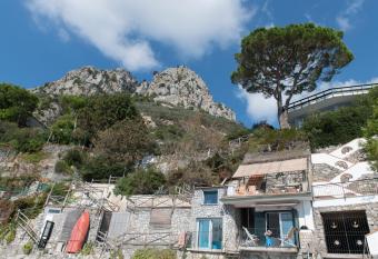 L Obl   has Balcony rooms