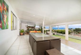 Nunaatini Lodge has Balcony rooms