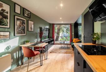 L Insoup  onn  e allows 18 year olds to book a room