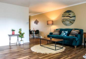 Charming Entire House + Parking has Balcony rooms