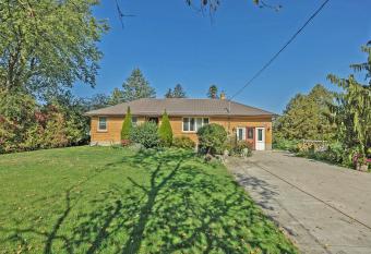 Cottage Farm house with swimming pool has Balcony rooms