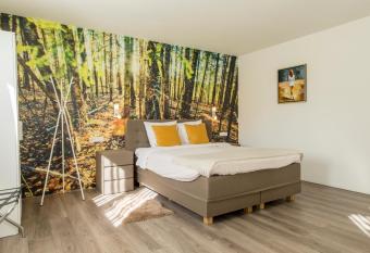 Hotel-Restaurant de Boer nkinkel has Balcony rooms