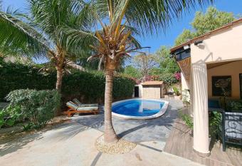 En bord de mer VILLA Canara allows 18 year olds to book a room