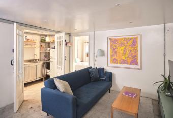 Unique Georgian Garden Flat in Central Margate has rooms with a private hot tub