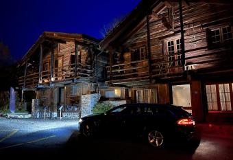 Mazot Agora Suite - Pop-Up Gallery Experience Suite allows 18 year olds to book a room