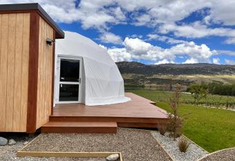 Glamping Dome - Pinot has rooms with a private hot tub