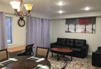 Townhouse, 2 bdrm, 2.5 bthrm, 2 qn bds/2 levls has Balcony rooms