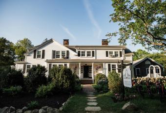 Lambert's Cove Inn & Resort has Balcony rooms
