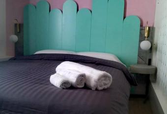 Unique City Centre Apartments has Balcony rooms