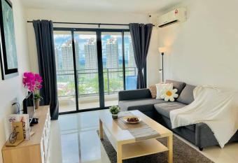 Blue Horizon 3R2B 10 - 14pax C2101 King s Homestay has Balcony rooms