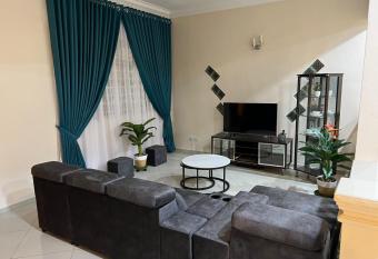 Mutiara Villa Homestay - Comfort Away From Home allows 18 year olds to book a room