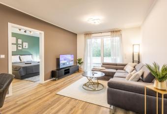 Premium Suite 01 I Smart-TV I Terrasse I WiFi allows 18 year olds to book a room