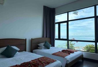 Seaside Suite 4R3B 12 - 16pax D2604 King s Homestay has Balcony rooms
