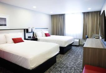 Ramada By Wyndham Dfw Airport allows 18 year olds to book a room