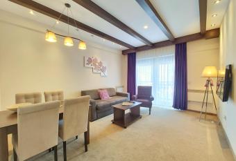 Velika Recepcija 39 allows 18 year olds to book a room