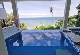 Moana s Beachfront Villa has Balcony rooms