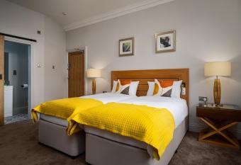 Elephant and Castle allows 18 year olds to book a room