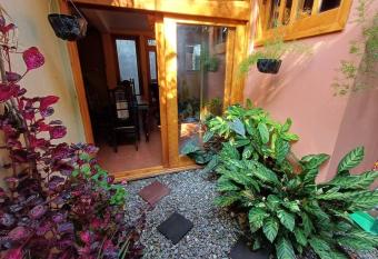 Little House near Main Market has Balcony rooms