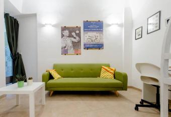 Lungarno 7 Pisa allows 18 year olds to book a room