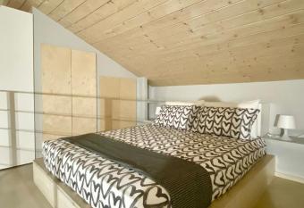 Appartamento Loft Gallarate allows 18 year olds to book a room