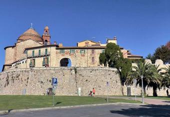 Romantico appartamento in Centro has rooms with a private hot tub