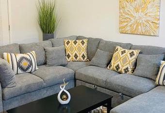 Cheerful 3 bedroom house with patio allows 18 year olds to book a room