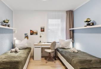 Ferienwohnung am Markt Delitzsch f  r 6 allows 18 year olds to book a room