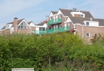 Huize de Duinen has Balcony rooms