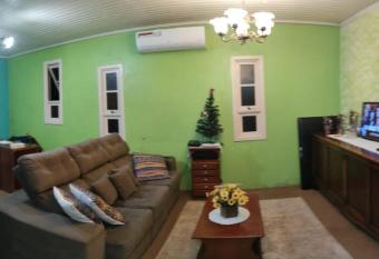 Hostel Cantos do Mundo allows 18 year olds to book a room