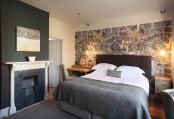 No33 HUNSTANTON BOUTIQUE ROOMS has Balcony rooms